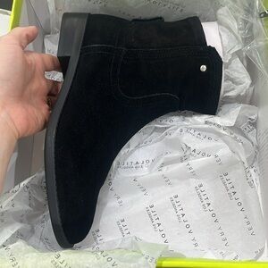 Very Volatile Jericho Black Suede Zip Up Ankle Boot 6.5